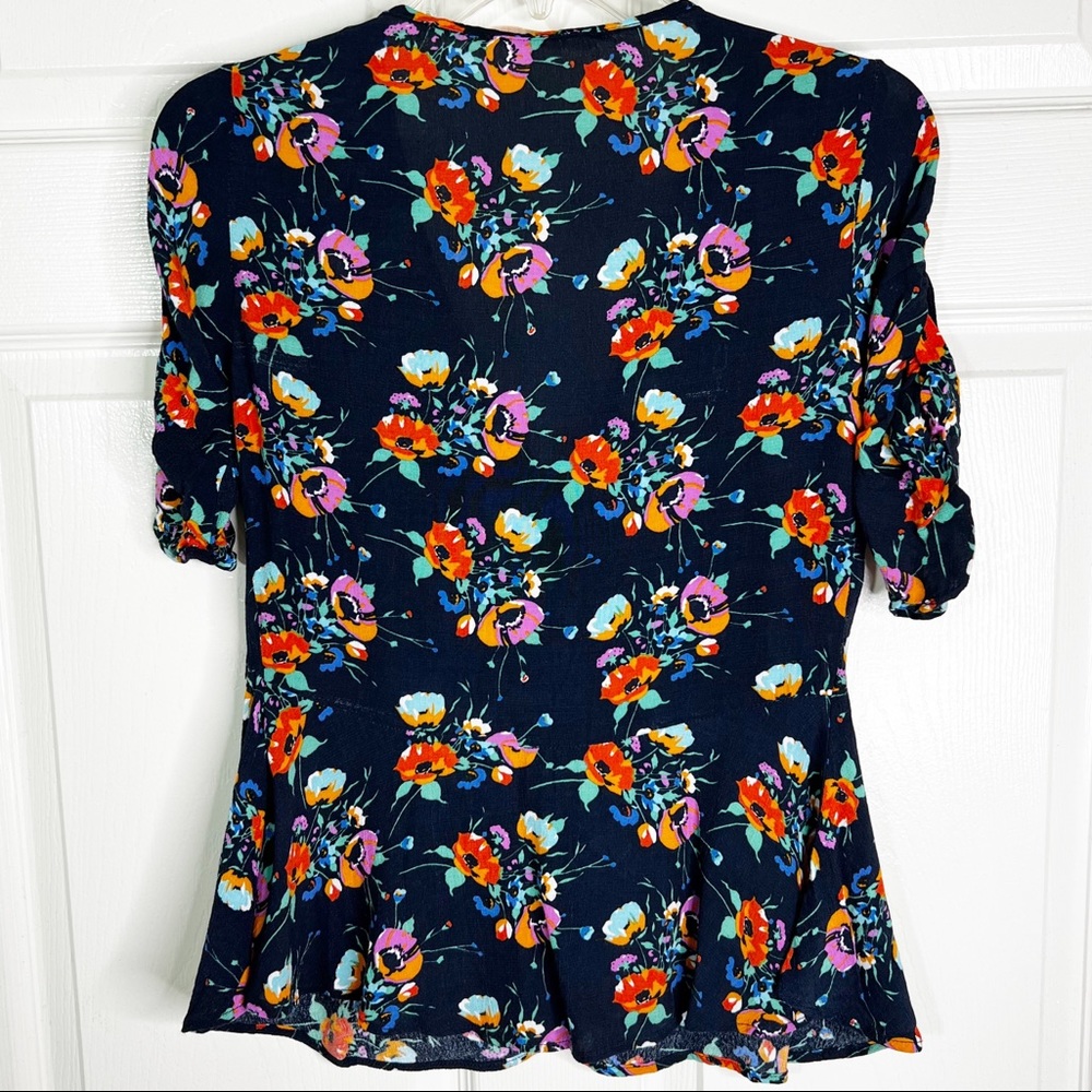 Zara TRF Navy Floral V-Neck Ruched Half Sleeve Button Front Blouse Women’s Sz XS - Picture 2 of 11